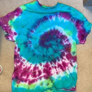 tie dye.... tie dye... and more tie dye!!